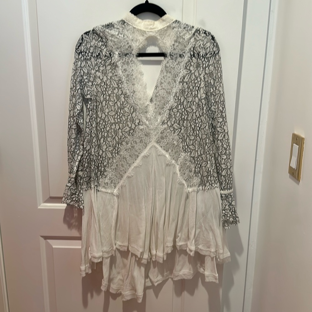 Lace detailed dress